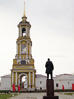 Суздаль. Памятник В.И.Ленину. Суздаль. Памятник В.И.Ленину.